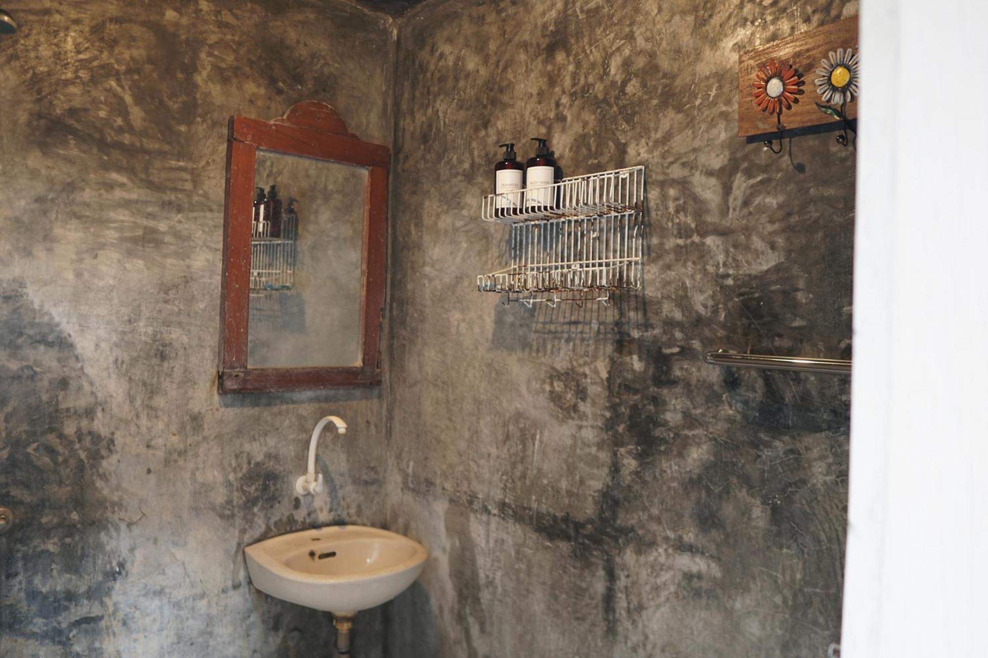 Twospaces Living At Wave And Chill House, Canggu Extérieur photo