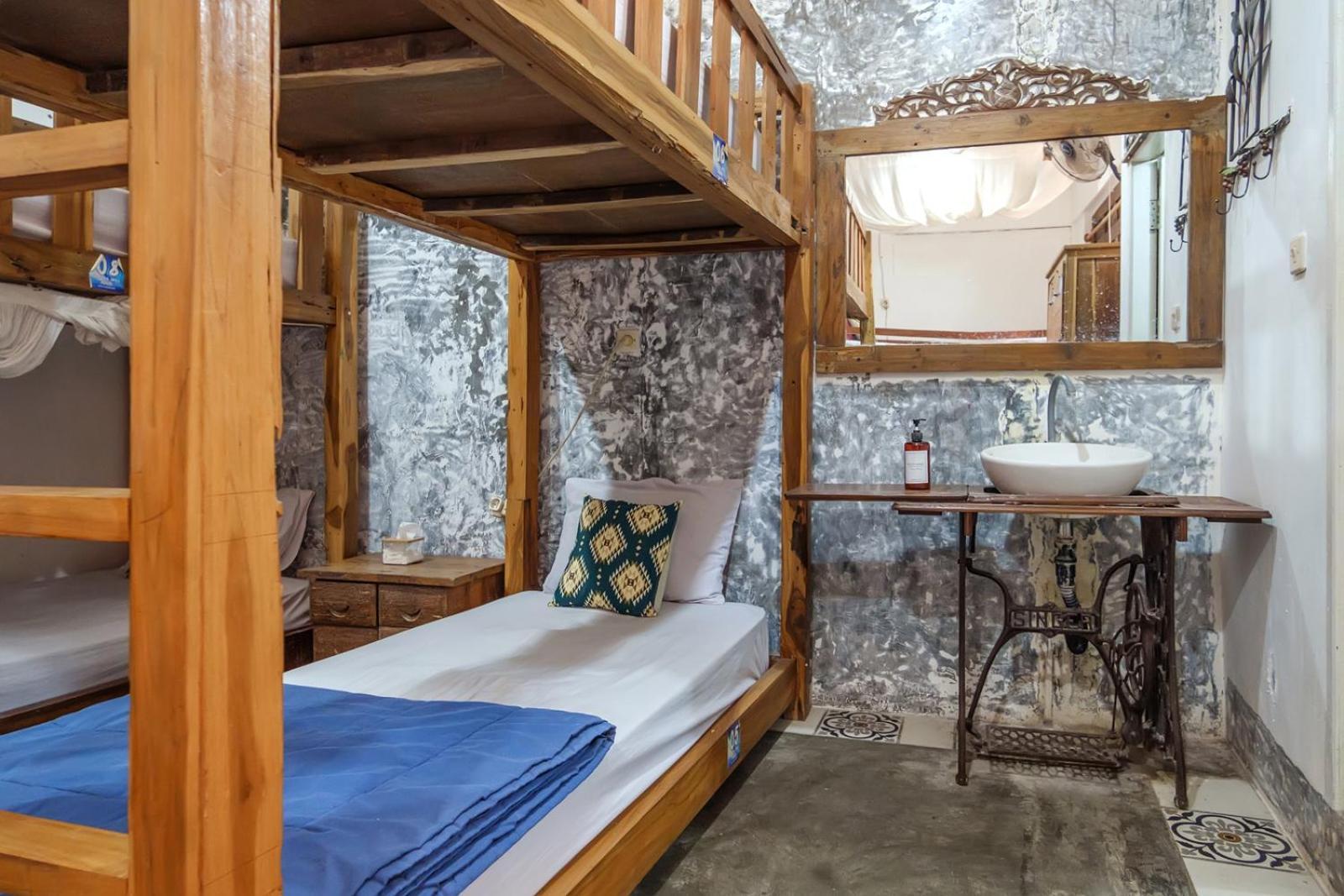 Twospaces Living At Wave And Chill House, Canggu Extérieur photo